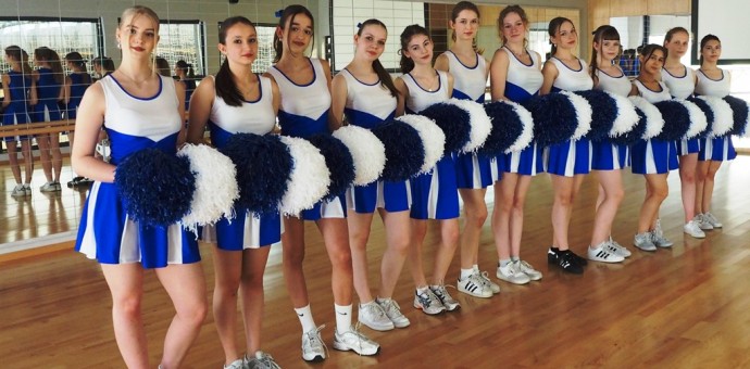 Dołącz do zespołu cheerleaders 